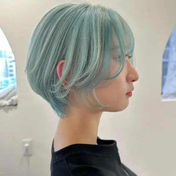 くすみグリーンヘア 髪色図鑑】くすみグリーンってどんな髪色？厳選ヘアカタログ27選を紹介