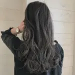 スロウカラーってどんな髪色?ブリーチなしでもシアーな透明感を叶えよう